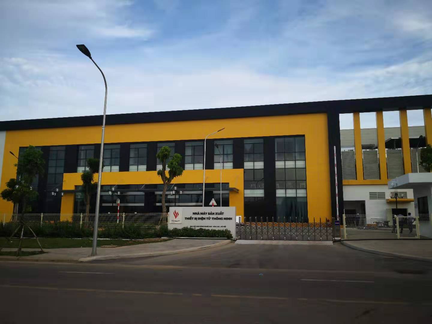 LẮP ĐẶT ĐIỀU HÒA TRUNG TÂM: NHÀ MÁY VINSMART 