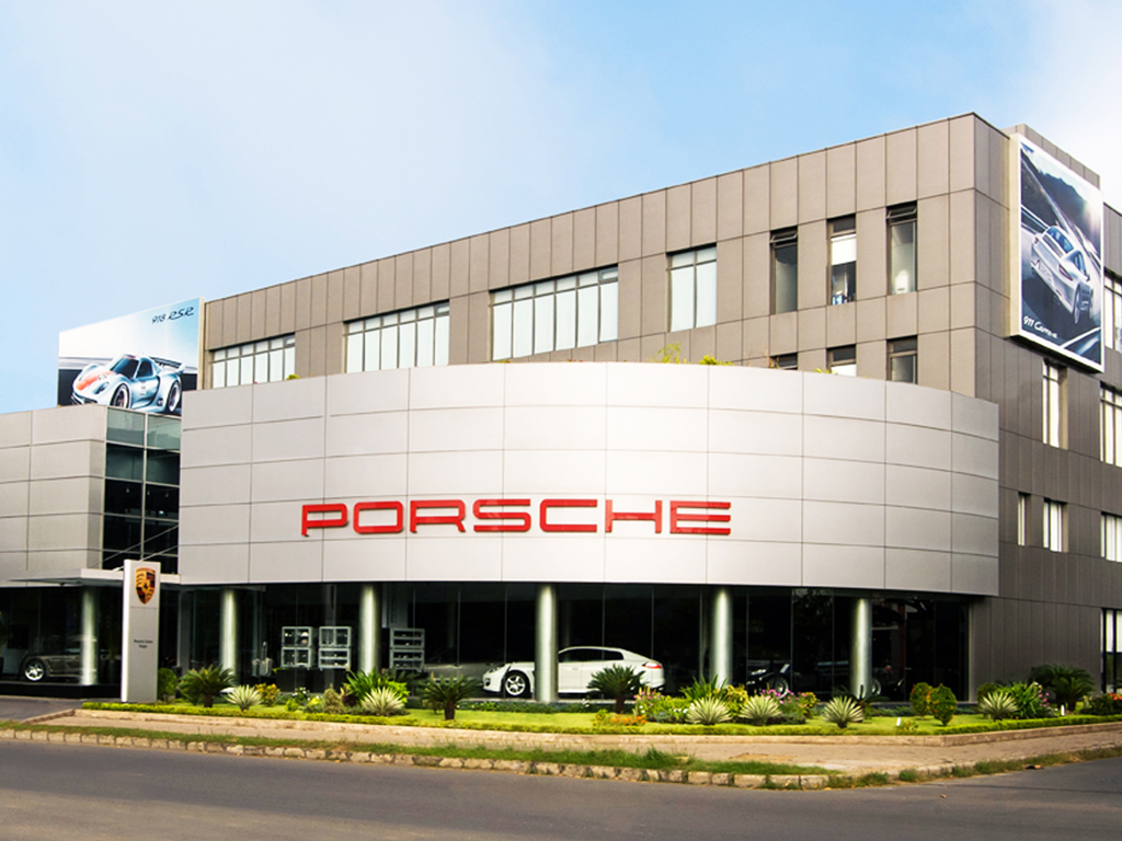 LẮP ĐẶT ĐIỀU HÒA TRUNG TÂM: SHOWROOM PORSCHE